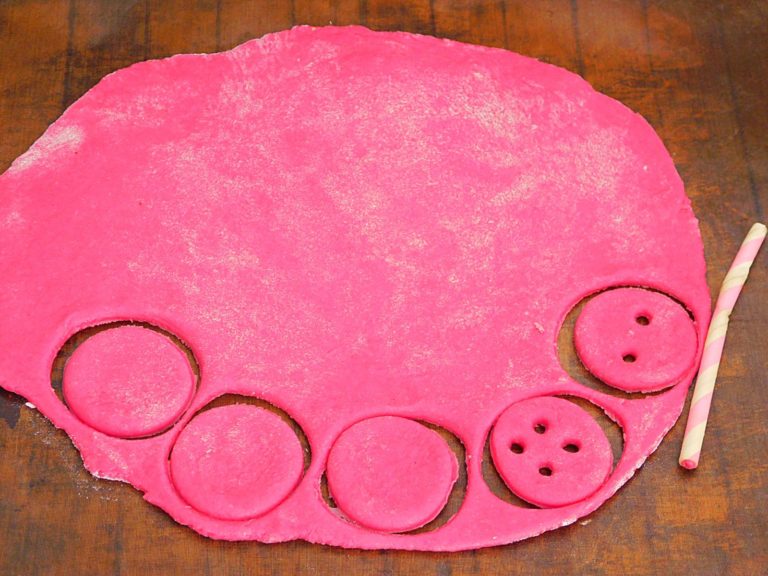 Process of cooking barbie cookies