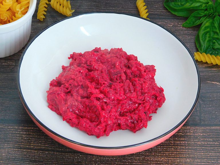 Выложенный свекольный соус